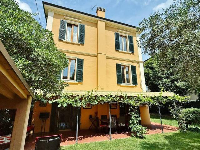 Villa Indipendente in vendita a Centro Storico, Marche