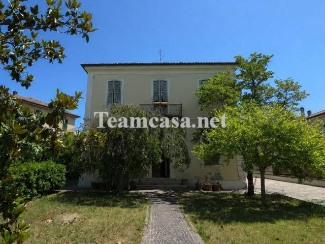 Villa Indipendente in vendita a Loreto, Marche