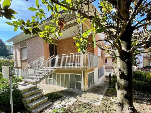 Villa Indipendente in vendita a Loreto, Marche