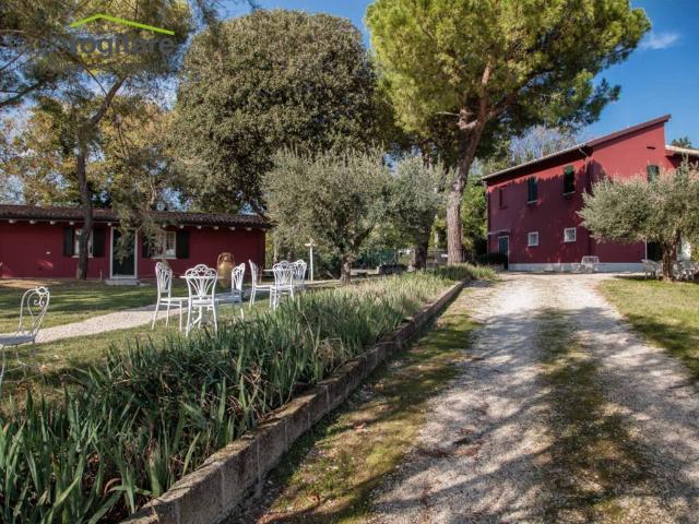 Villa Indipendente in vendita a Casteldimezzo, Marche