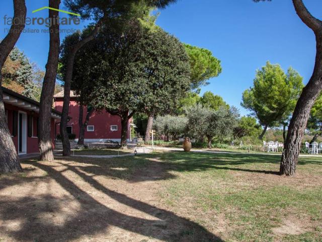 Villa Indipendente in vendita a Casteldimezzo, Marche