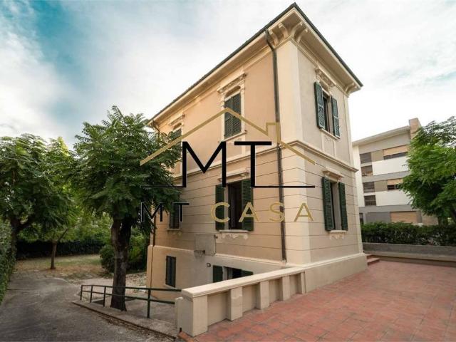 Villa Indipendente in vendita a Loreto, Marche
