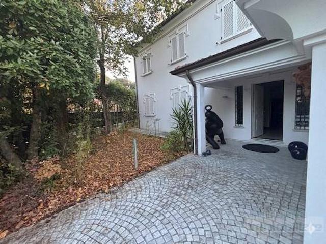 Villa Indipendente in vendita a Calcinari, Marche