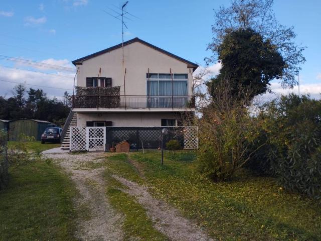 Villa Indipendente in vendita a Villa Fastiggi, Marche