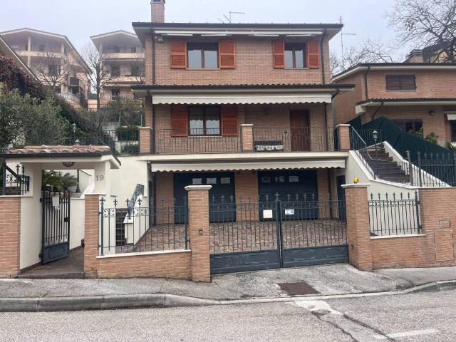 Villa Indipendente in vendita a Marche, Pesaro E Urbino