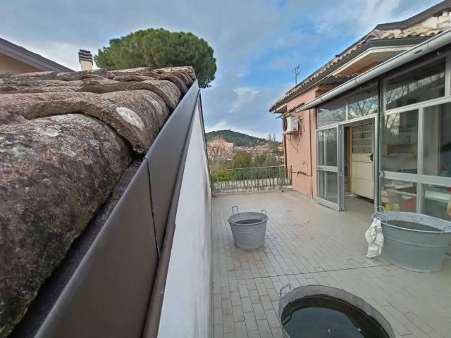 Villa Indipendente in vendita a Centro Storico, Marche