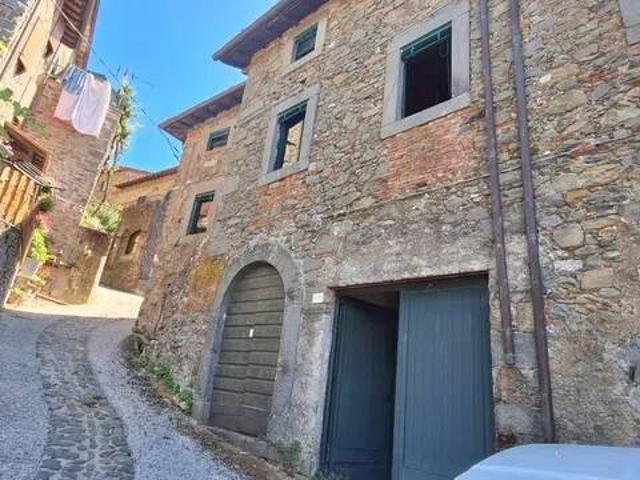 Villa Indipendente in vendita a Unione dei comuni Media Valle del Serchio, Pescaglia