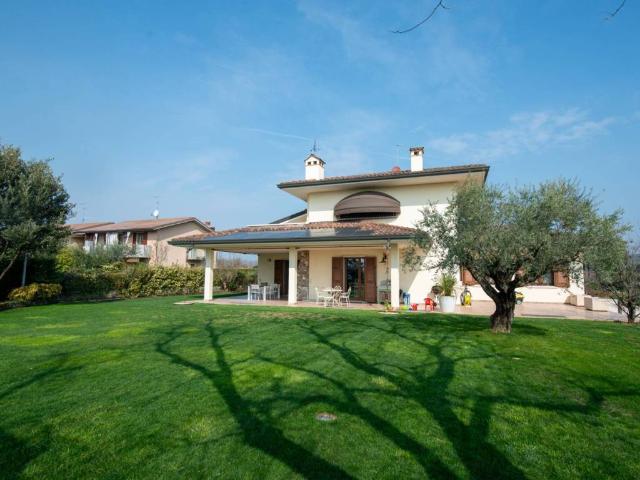 Villa Indipendente in vendita a Pescantina, Veneto