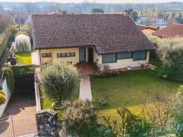 Villa Indipendente in vendita a Pescantina, Veneto