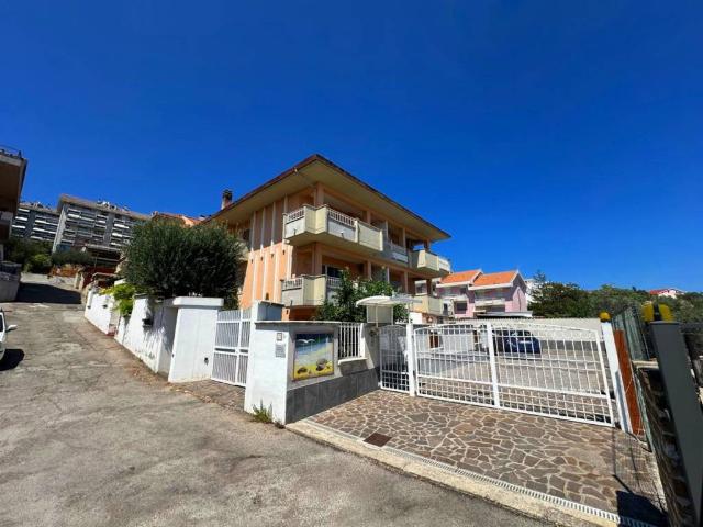 Villa Indipendente in vendita a Pescara Colli, Pescara