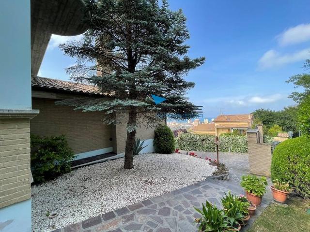 Villa Indipendente in vendita a C.da Colle Cervone, Pescara