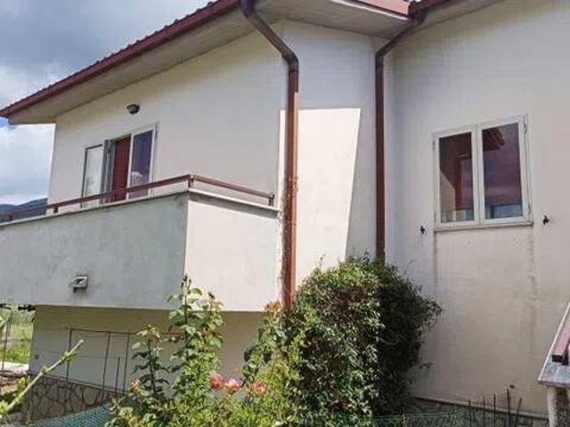 Villa Indipendente in vendita a Pesche, Molise