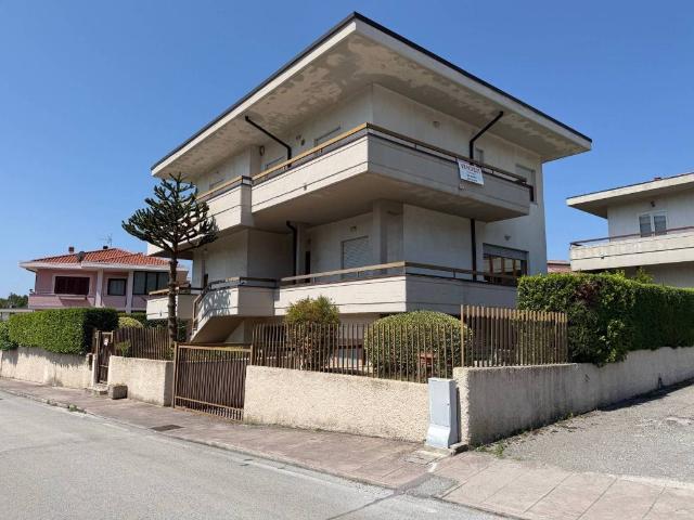 Villa Indipendente in vendita a Pesche, Molise