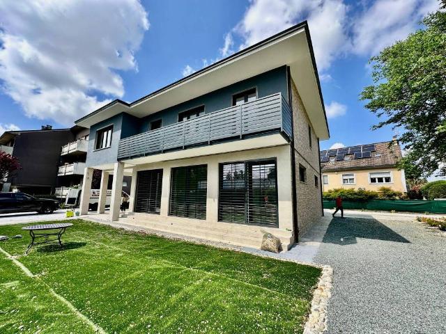 Villa Indipendente in vendita a Peschiera Borromeo, Lombardia