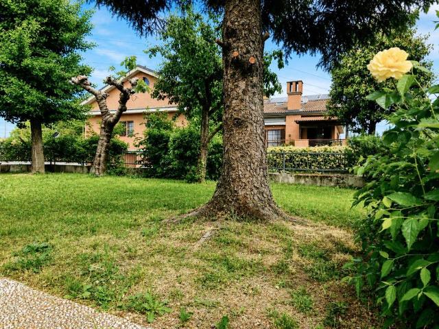 Villa Indipendente in vendita a Mezzate, Peschiera Borromeo