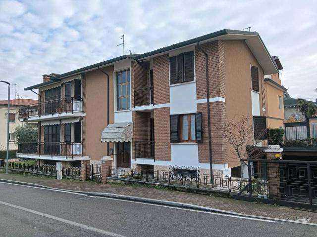 Villa Indipendente in vendita a Peschiera Del Garda, Veneto