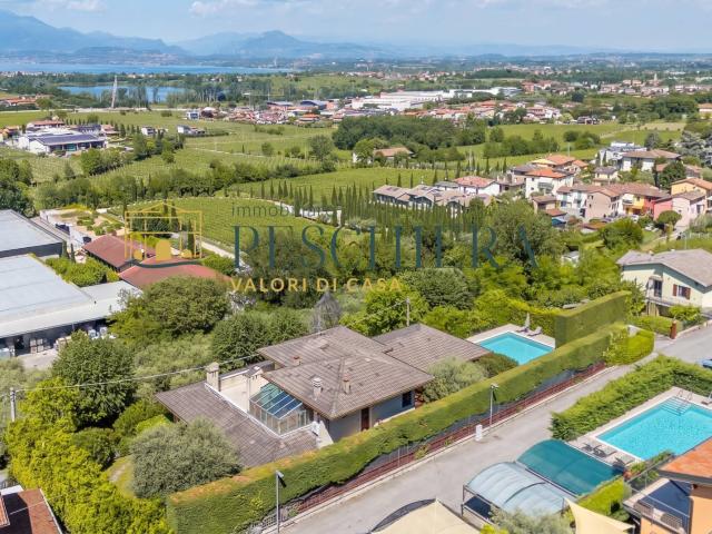 Villa Indipendente in vendita a Boschetti, Peschiera Del Garda