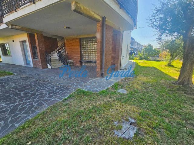 Villa Indipendente in vendita a Peschiera Del Garda, Veneto