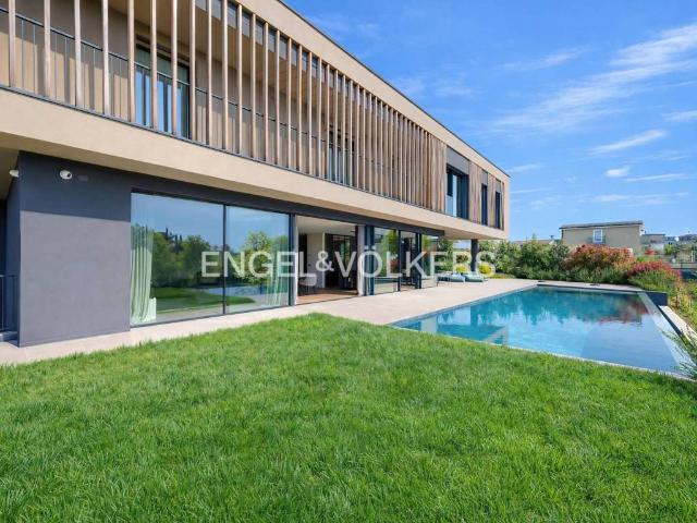 Villa Indipendente in vendita a Peschiera Del Garda, Veneto