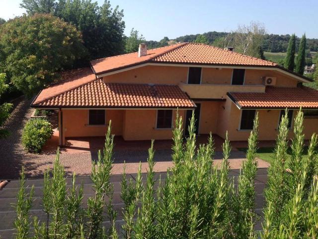 Villa Indipendente in vendita a Peschiera Del Garda, Veneto