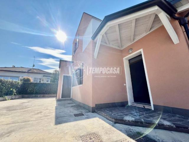 Villa Indipendente in vendita a Peschiera Del Garda, Veneto