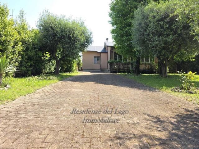 Villa Indipendente in vendita a Peschiera Del Garda, Veneto