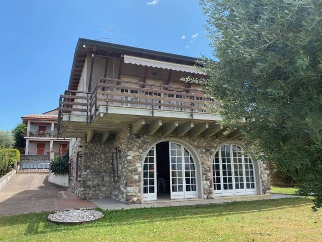 Villa Indipendente in vendita a Boschetti, Peschiera Del Garda