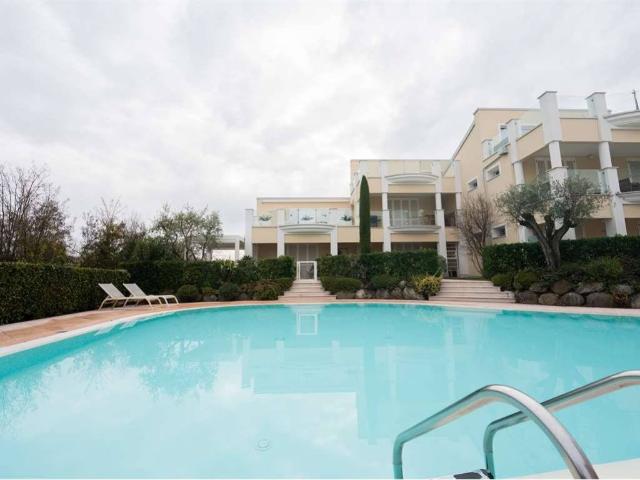 Villa Indipendente in vendita a Peschiera Del Garda, Veneto