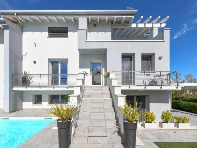 Villa Indipendente in vendita a Peschiera Del Garda, Veneto