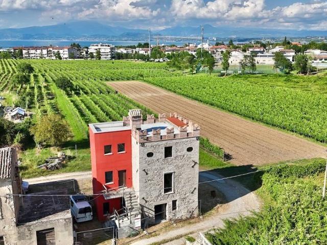 Villa Indipendente in vendita a Peschiera Del Garda, Veneto
