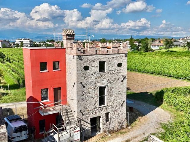 Villa Indipendente in vendita a Peschiera Del Garda, Veneto