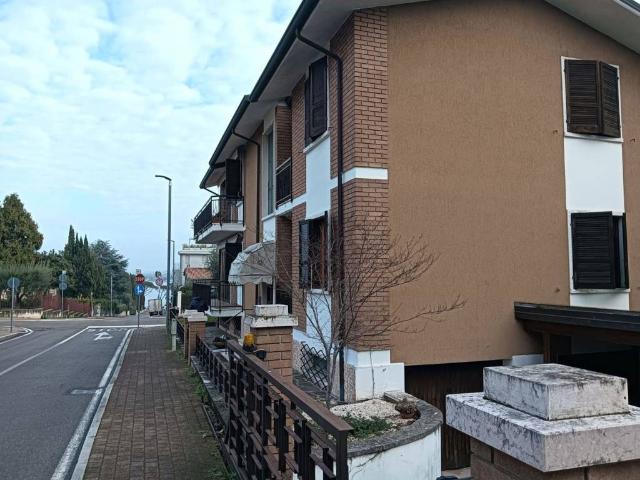 Villa Indipendente in vendita a Peschiera Del Garda, Veneto