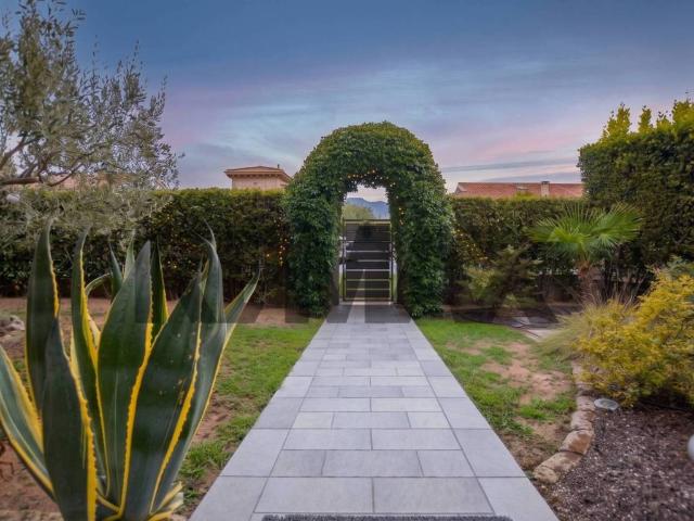 Villa Indipendente in vendita a Peschiera Del Garda, Veneto
