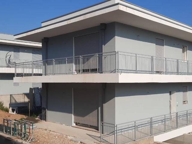 Villa Indipendente in vendita a Peschiera Del Garda, Veneto