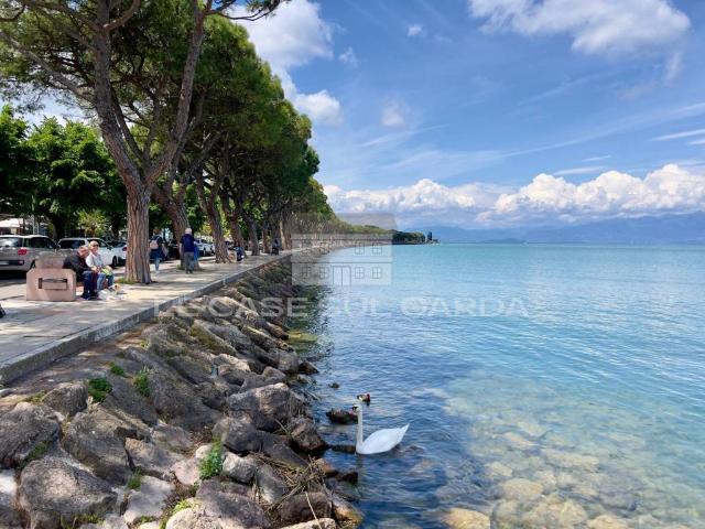 Villa Indipendente in vendita a Peschiera Del Garda, Veneto