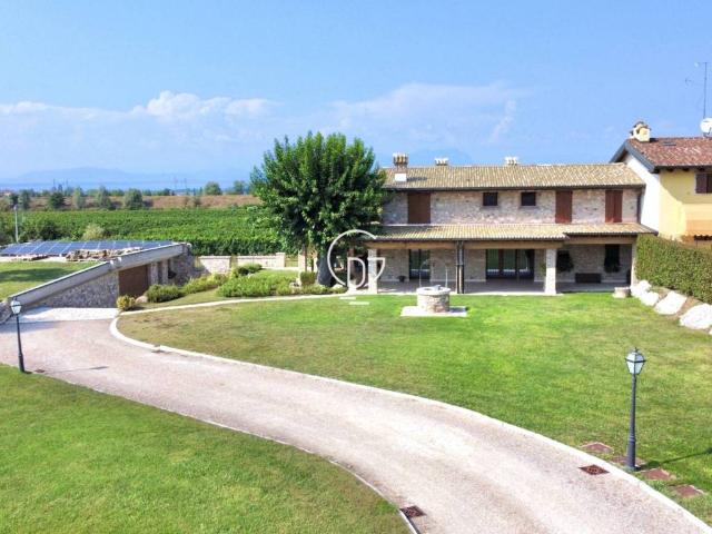 Villa Indipendente in vendita a Peschiera Del Garda, Veneto