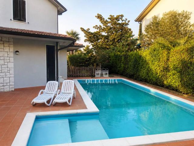 Villa Indipendente in vendita a Peschiera Del Garda, Veneto