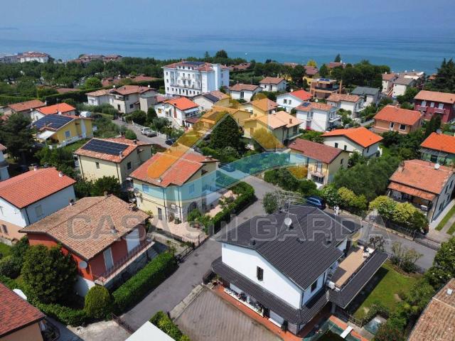Villa Indipendente in vendita a Peschiera Del Garda, Veneto