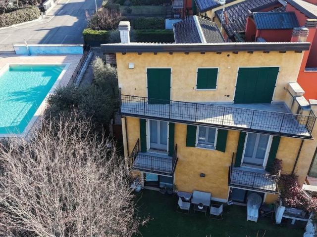Villa Indipendente in vendita a Peschiera Del Garda, Veneto