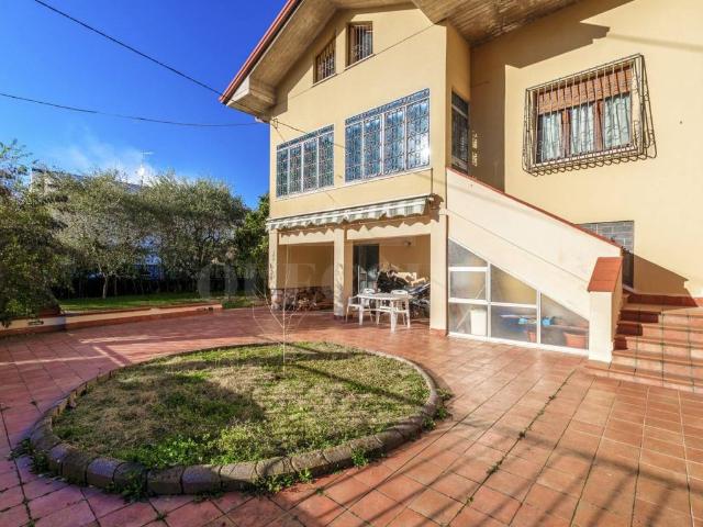 Villa Indipendente in vendita a Peschiera Del Garda, Veneto