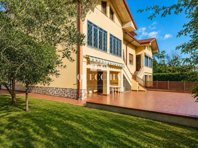 Villa Indipendente in vendita a Peschiera Del Garda, Veneto