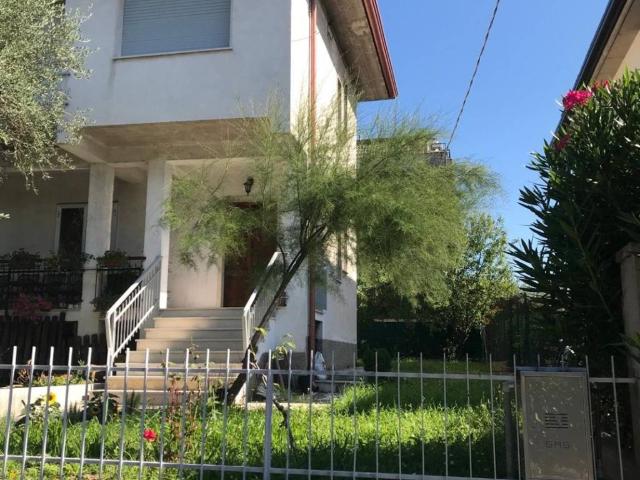 Villa Indipendente in vendita a Peschiera Del Garda, Veneto