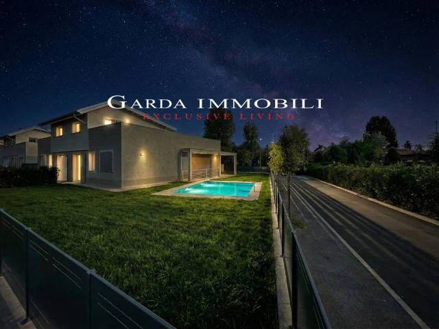 Villa Indipendente in vendita a Peschiera Del Garda, Veneto