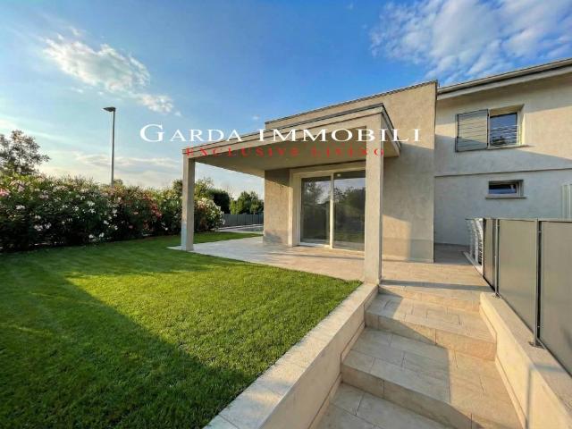 Villa Indipendente in vendita a Peschiera Del Garda, Veneto