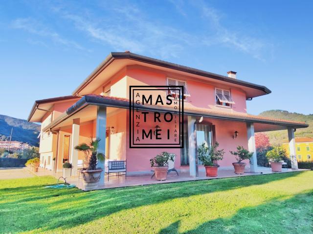 Villa Indipendente in vendita a Uzzano E Castello, Pistoia