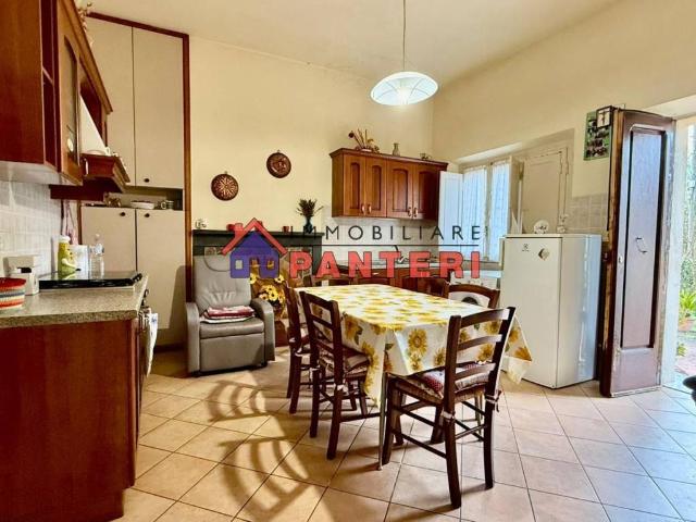 Villa Indipendente in vendita a Alberghi, Uzzano E Castello