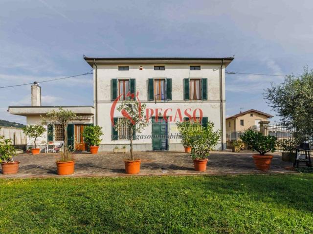 Villa Indipendente in vendita a Uzzano E Castello, Pistoia