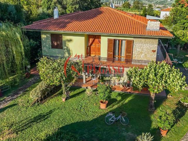 Villa Indipendente in vendita a Uzzano E Castello, Pistoia