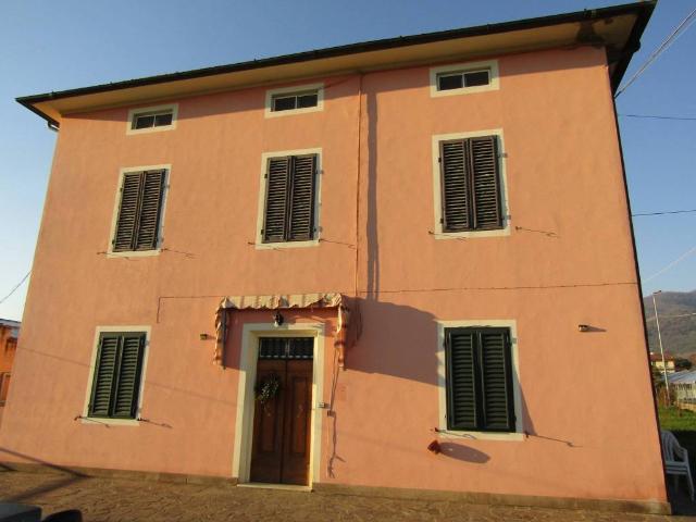 Villa Indipendente in vendita a Uzzano E Castello, Toscana
