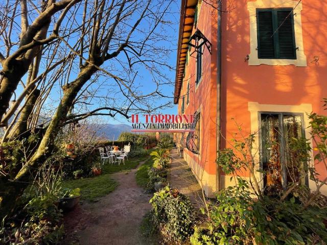 Villa Indipendente in vendita a Ricciano, Uzzano E Castello